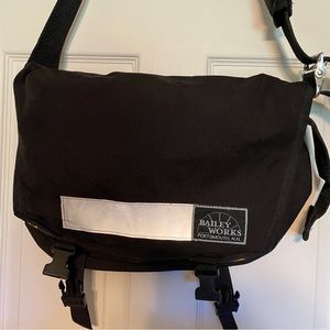 Bailey Works Messenger crossbody bag, Vintage.